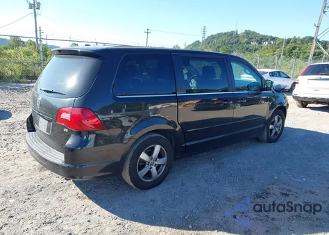 2010 Volkswagen Routan Se z USA, uszkodzony, nr VIN 2V4RW3D18AR424453